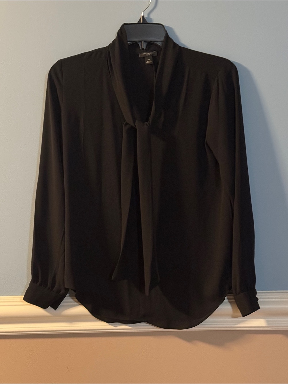 Women's Ann Taylor black Tie-Neck Long Sleeve Blouse size XS petite